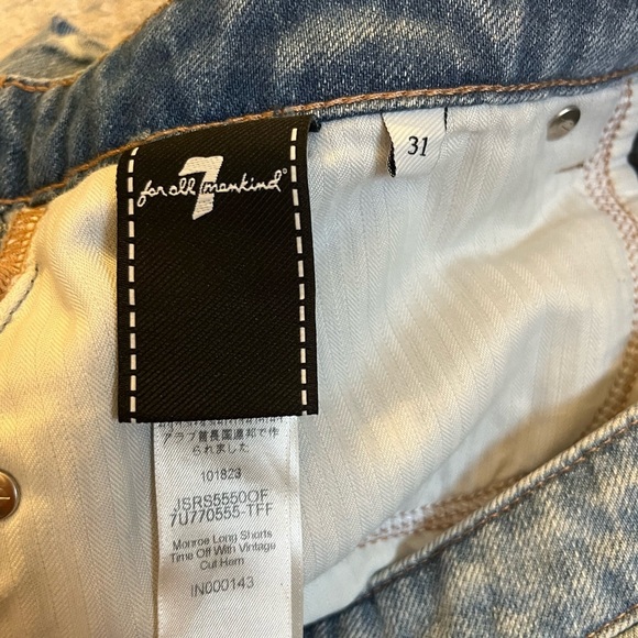 7 For All Mankind Monroe Long Shorts- time off with vintage cut hem - Picture 5 of 6